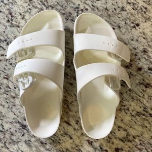 Womens White Birkenstock’s size 6.5